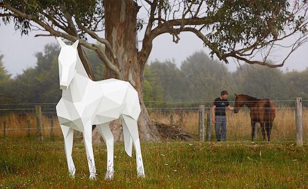 北京玻璃钢彩绘马雕塑