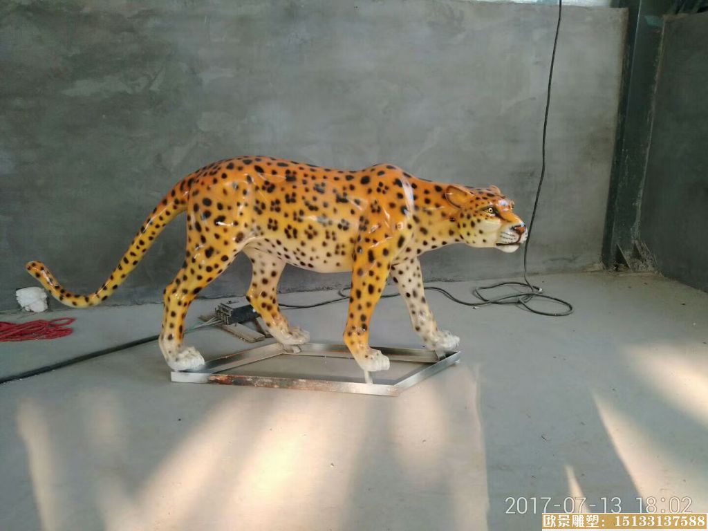 豹子雕塑 玻璃钢动物雕塑