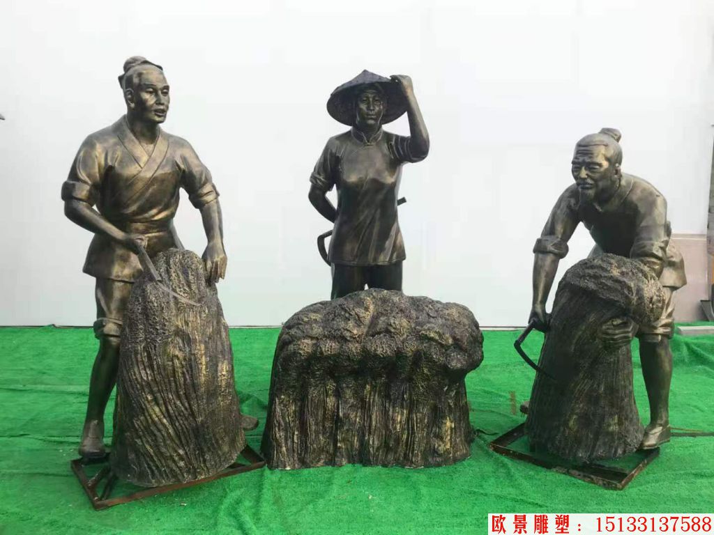 玻璃钢秋收人物雕塑